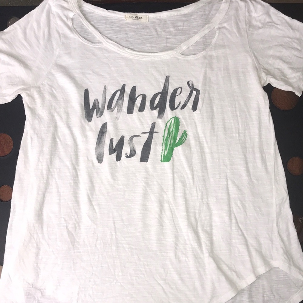 Wanderlust T-shirt. Size Large